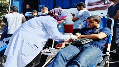 طوابير المصريين للتبرع بالدم من أجل غزة 