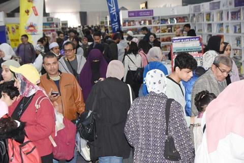 معرِض القاهرة للكتاب يتخطى المليون زائر بعد ثلاثة أيام من افتتاحه (2)