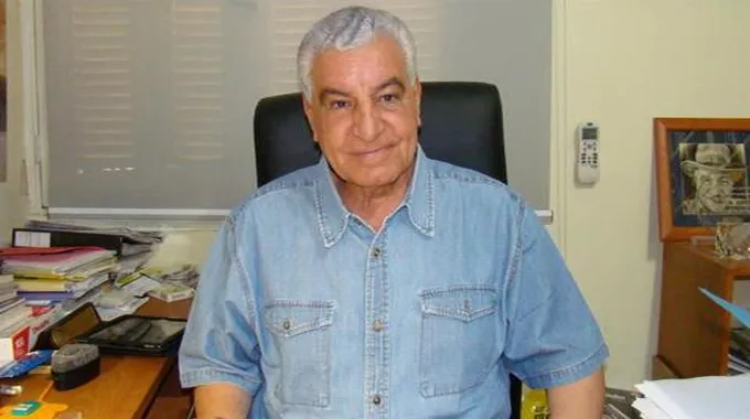 زاهي حواس: 