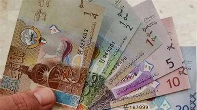 تراجع سعر الدينار الكويتي مقابل الجنيه اليوم