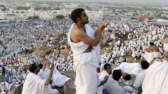 النشرة الدينية| فيديو مؤثر لحاج يبكي في وداع