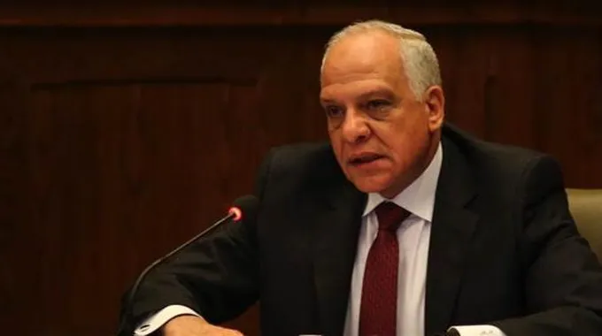 محافظ الجيزة يعاين عددًا من النماذج لطلاء