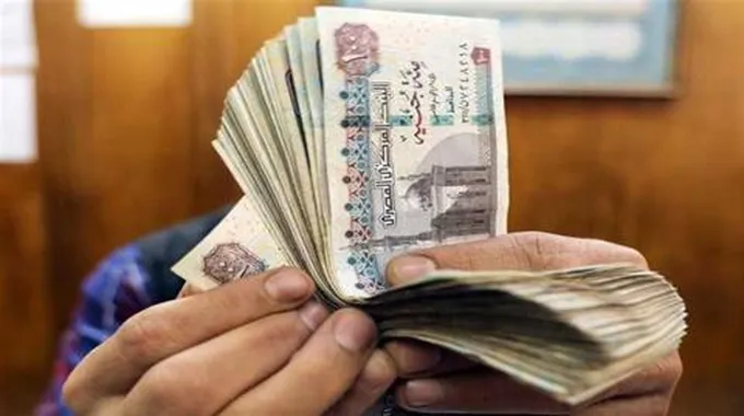 سعر الفائدة وخفض الجنيه.. لماذا حققت بنوك