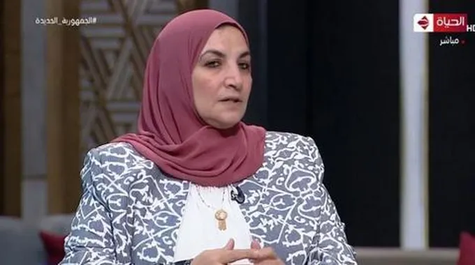 قرينة الرئيس الأمريكي ترسل هدية لمسئولة بالأزهر لجهودها مع