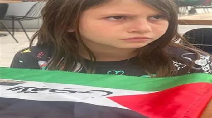 ابنة حلا شيحة بالعلم الفلسطيني.. ووالدتها تعلق: