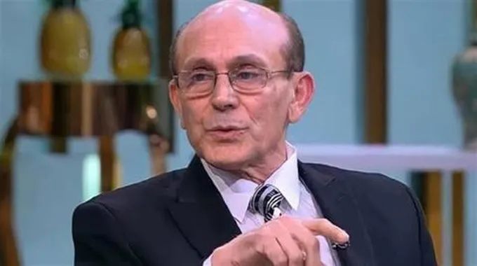 من أمام مسرح 