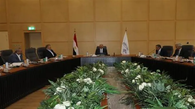 وزير النقل يوجه بتوفير معدات تصنيع قطع الغيار