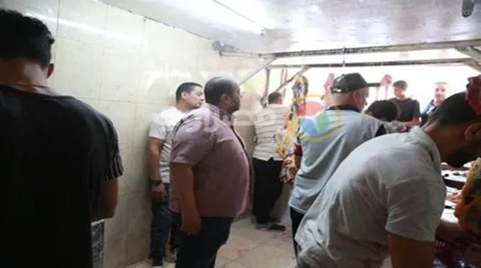 إقبال كبير من المواطنين على شراء اللحوم من