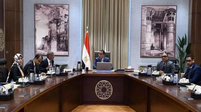 إنشاء كوكبة من الأقمار الصناعية.. مدبولي