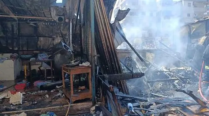 النيران بدأت من شواية السمك.. حريق هائل في سوق