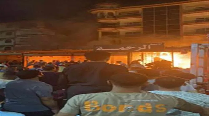 ذعر في مصيف جمصة.. حريق مروع يلتهم معرض أحذية