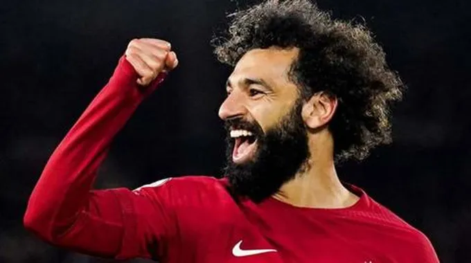 على رأسهم ميسي ومحمد صلاح.. 30 لاعبا مرشحين