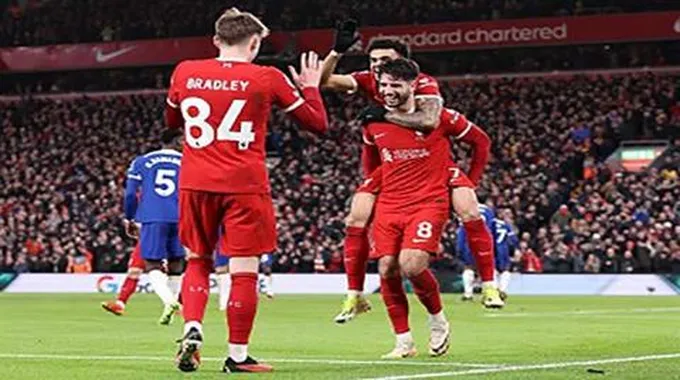 ليفربول يضرب تشيلسي برباعية في الدوري الإنجليزي