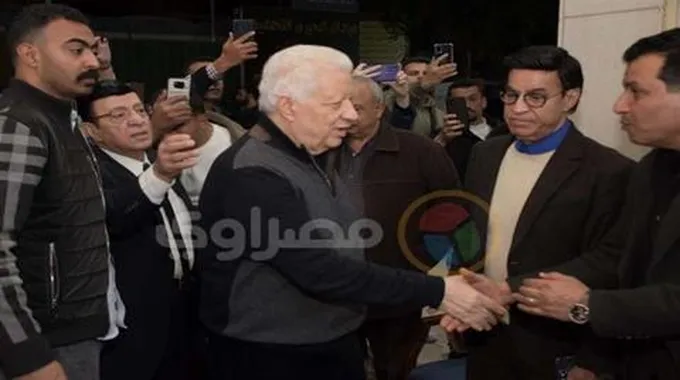 بالصور.. مرتضى منصور في عزاء الموسيقار حلمي بكر