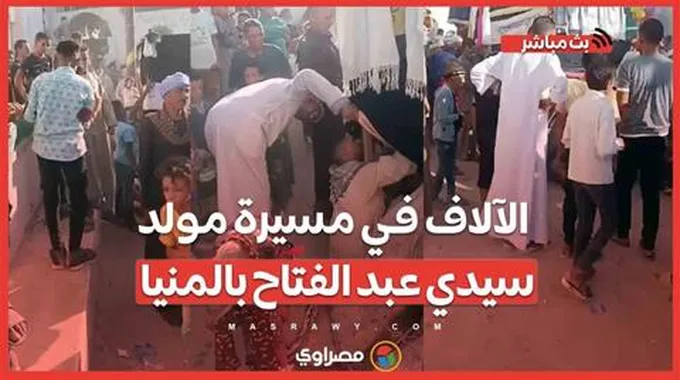 بالجمال والصافرات.. الآلاف في مـ ـسيرة مولد