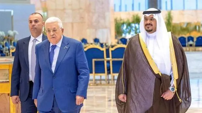 الرئيس الفلسطيني يصل الرياض للقاء ولي العهد