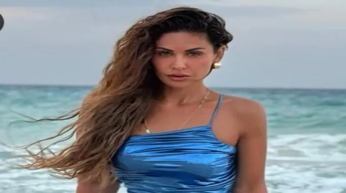 إطلالة مي سليم الجريئة على البحر