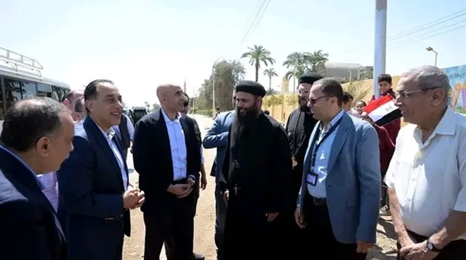 تحية رئيس الوزراء لطلاب مدرسة سانت ماري