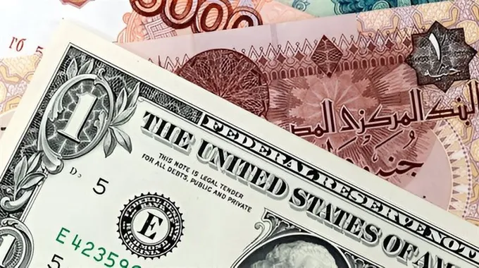 تراجع سعر الدولار مقابل الجنيه في 7 بنوك