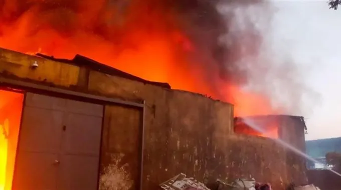 حريق مأساوي في مخزن بلاستيك بالخانكة