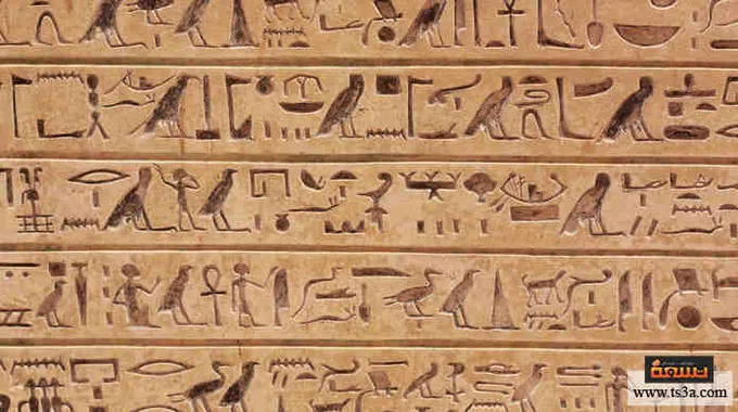 حكم الكتابة على الجدران الأثرية