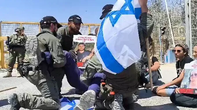 دخول المساعدات الإنسانية إلى غزة