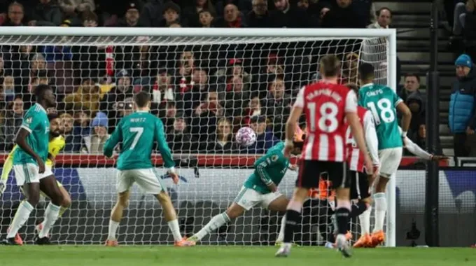 محمد صلاح يسجل هدفًا رائعًا في الدوري الإنجليزي