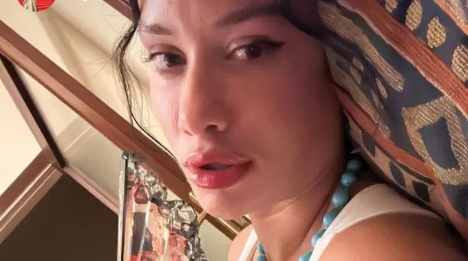 منة فضالي تتألق بإطلالة جريئة