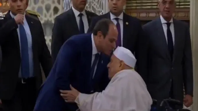 نعي الدكتور أحمد عمر هاشم بعبارات مؤثرة