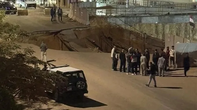 هبوط أرضي مفاجئ في حي النرجس بالتجمع الخامس