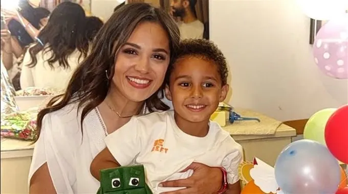 هدى المفتي تحتفل بعيد ميلادها مع الأصدقاء