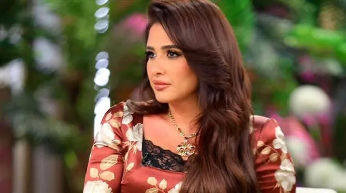 ياسمين عبدالعزيز تروج لحلقتها مع منى الشاذلي